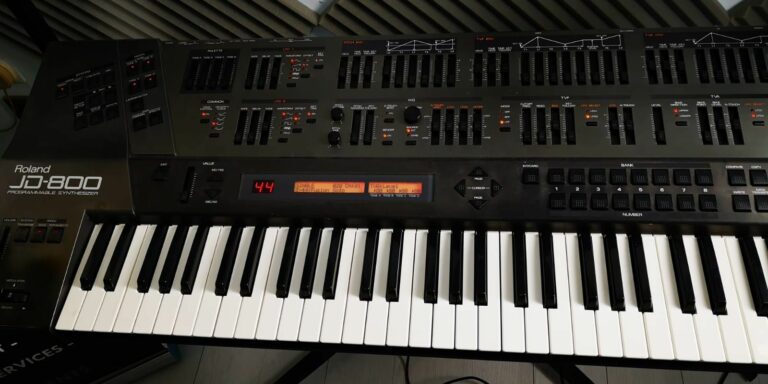 Roland JD-800 61-Key Synthesizer Full Serviced / M-256e memory card