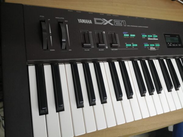 Yamaha DX21 Digital FM Synthesizer