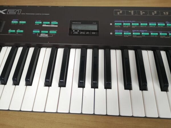 Yamaha DX21 Digital FM Synthesizer - immagine 3