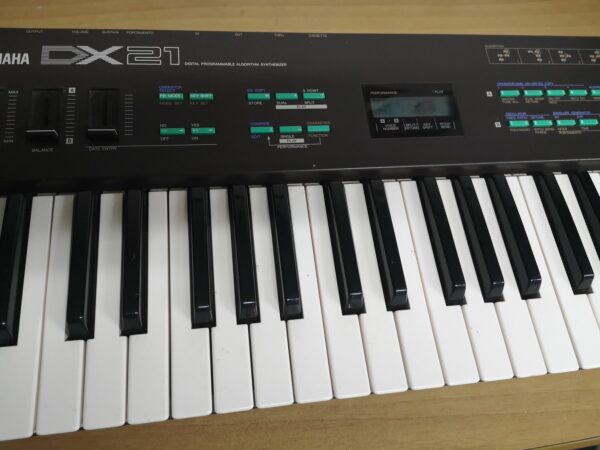 Yamaha DX21 Digital FM Synthesizer - immagine 4