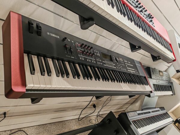 Yamaha Moxf 8 con bag librerie aggiuntive - possibile permuta scambio con Nord - immagine 2
