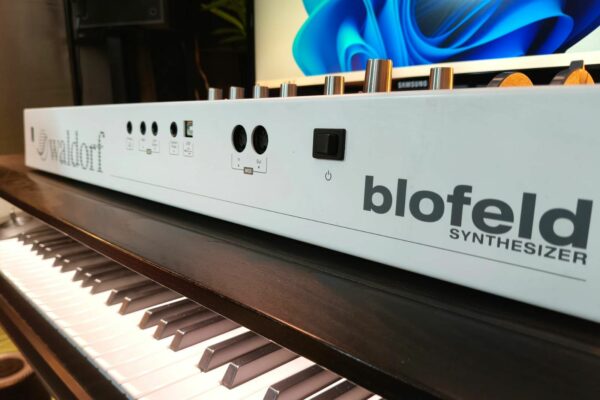 Waldorf BLOFELD WHITE con bag e librerie aggiuntive / possibile permuta - immagine 5
