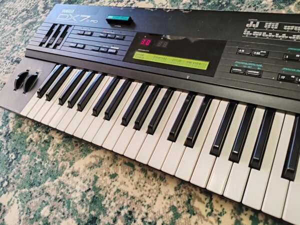 Yamaha DX7 II FD con card a Case rigido, revisionato | possibile permuta - immagine 10