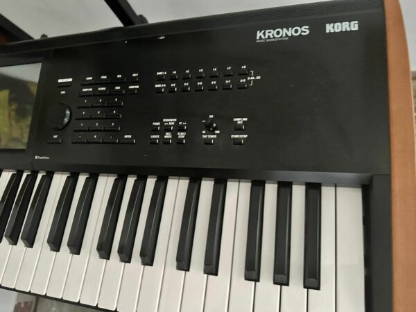 Korg Kronos 2 61BAG o 73, librerie aggiuntive scambio permuto con nord stage 3 - immagine 7