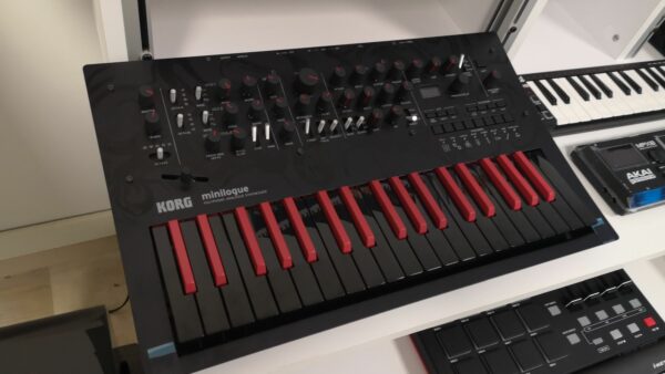 Korg Minilogue Bass / Borsa Originale / Librerie aggiuntive e possibile permuta - immagine 2