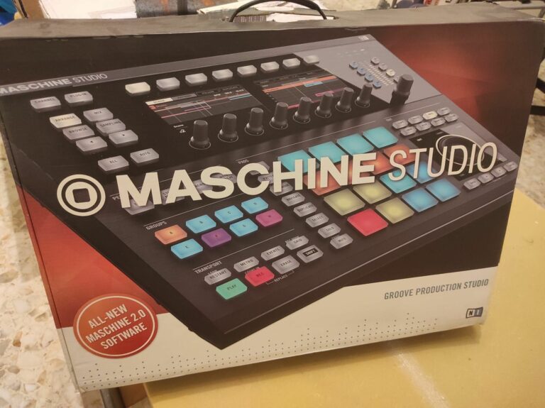 NATIVE INSTRUMENTS Maschine Studio / possibile permuta o scambio