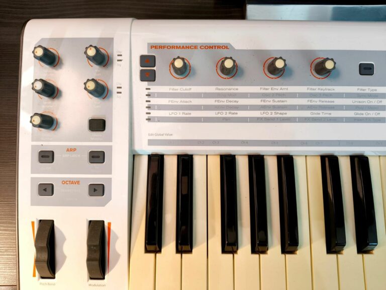 Maudio Venom Synth Virtual Analog | Possibile Permuta Scambio ( M-Audio )
