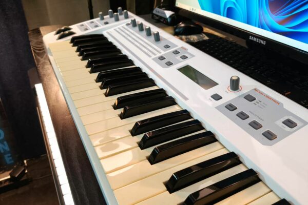 Maudio Venom Synth Virtual Analog | Possibile Permuta Scambio ( M-Audio ) - immagine 2