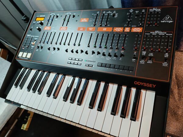 Behringer odyssey synth | possibilità di permuta
