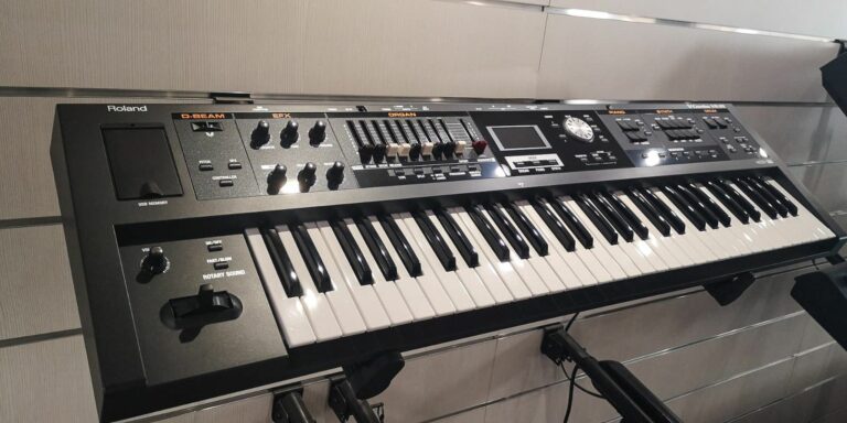 ROLAND VR-09B V-Combo / Possibile Permuta