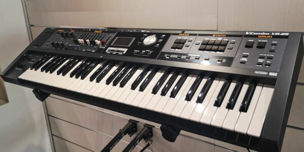 ROLAND VR-09B V-Combo / Possibile Permuta - immagine 2