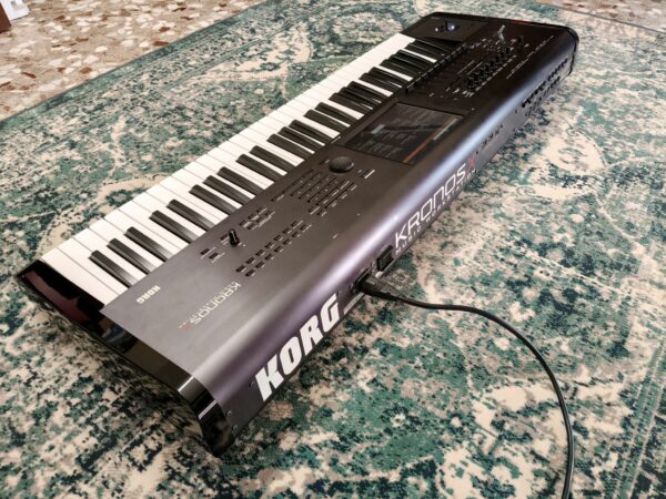 Korg Kronos X 61 e librerie aggiuntive Gator GK61 Trolley possibilità di permuta - immagine 4