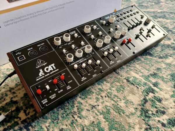 Behringer Cat -  synth analogico con doppio VCO - possibilità di permuta