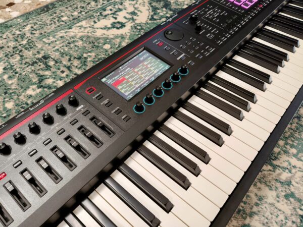 Roland Fantom 08 workstation 88 tasti con borsa | possibile permuta - immagine 2