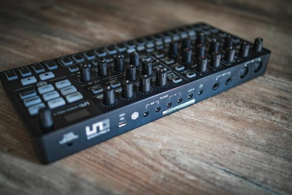 IK Multimedia UNO Synth Pro X / Uno synth pro - possibilita di permuta - immagine 3